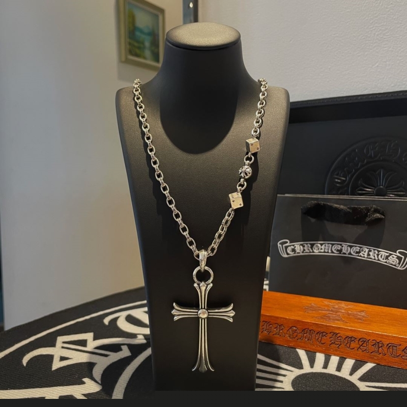 Ch**me He**ts necklaces